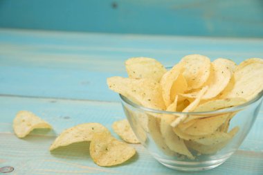 Patates cipsi ile baharatlı