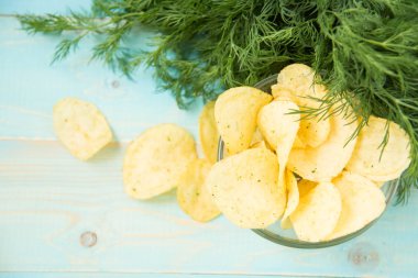 Patates cipsi ile baharatlı