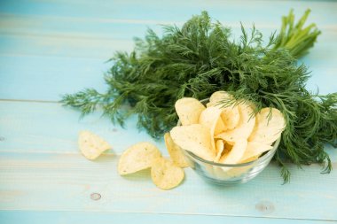 Patates cipsi ile baharatlı