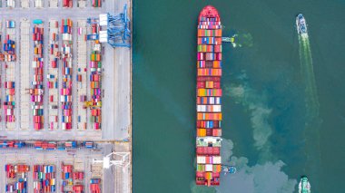 Konteynır gemisi derin deniz limanında yükleniyor ve boşaltılıyor, Aerial vi