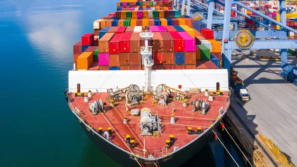 Containerschiff mit Containerkiste im Industriehafen in Impo — Stockfoto