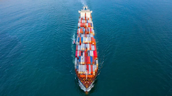 Container ship carrying container for business freight shipping — Stock Photo, Image