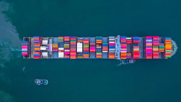 Embarcación de contenedores que transportan contenedores para transporte de carga comercial —  Fotos de Stock
