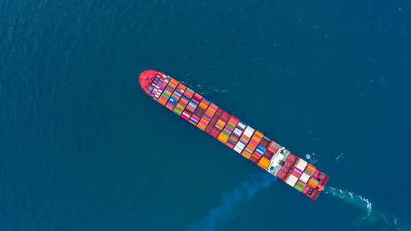 Recipiente navio transportando contêiner para o transporte de mercadorias de negócios — Fotografia de Stock