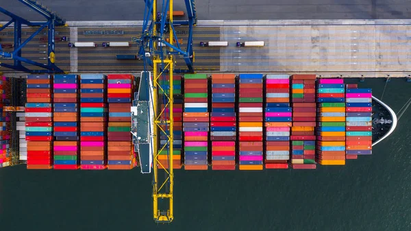 Recipiente navio contentores de transporte de mercadorias caixa nas docas, Aer — Fotografia de Stock