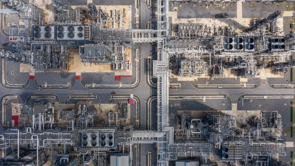 Vista aérea refinería de petróleo, planta de refinería, fábrica de refinería . — Foto de Stock
