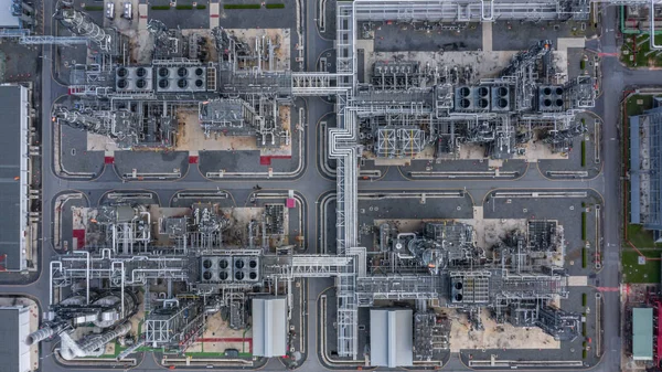 Vista aérea refinería de petróleo, planta de refinería, fábrica de refinería . — Foto de Stock