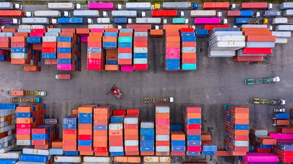 Vista aérea caja de contenedores industriales desde buque de carga fo — Foto de Stock