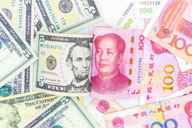 Çin kağıt para birimi Yuan renminbi banknotları beyaz torbaya