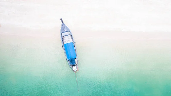 Aerial view of long tail boat is float on the emerald sea at Ao — Stock Photo, Image