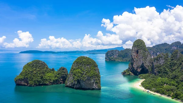 Geleneksel uzun kuyruklu Phra Nang Mağara Sahili — Stok fotoğraf