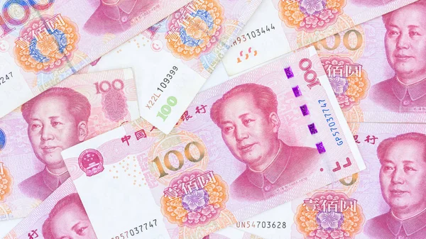 Monedas de papel chino Billetes de yuan renminbi en bac blanco — Foto de Stock