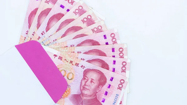 Monedas de papel chino Billetes de yuan renminbi en bac blanco — Foto de Stock