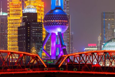 Şangay silüeti ve gökdeleni, Çin 'in Huangpu Nehri üzerindeki modern şehri Şangay..