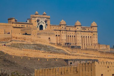 Amer Kalesi, Jaipur, Rajasthan, Hindistan, Amber sarayı kompleksi. Amber Kalesi Jaipur 'un başlıca turistik mekanıdır..