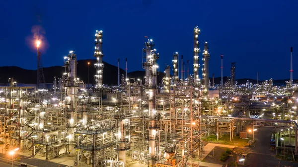 Aerial View Petrochemische Installatie Olieraffinaderij Achtergrond Nachts Petrochemische Olieraffinaderij Fabriek — Stockfoto