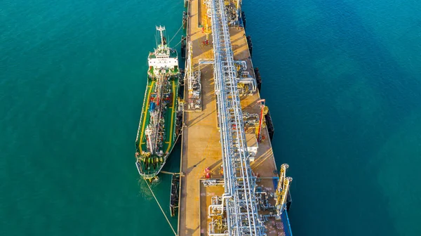 Luchtfoto Tanker Schip Lossen Haven Business Import Olie Met Tanker — Stockfoto