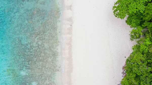 Vista Superior Aérea Hermosa Isla Tropical Con Playa Arena Blanca — Foto de Stock