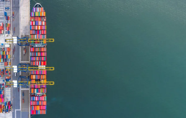 Embarcación Contenedores Que Lleva Caja Contenedores Exportación Importación Con Grúa — Foto de Stock