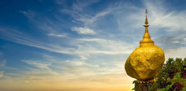 Kyaiktiyo Pagoda Golden Rock Bueatuful Landmark Buddhist Pilgrimage Site Mon — Stock Photo, Image