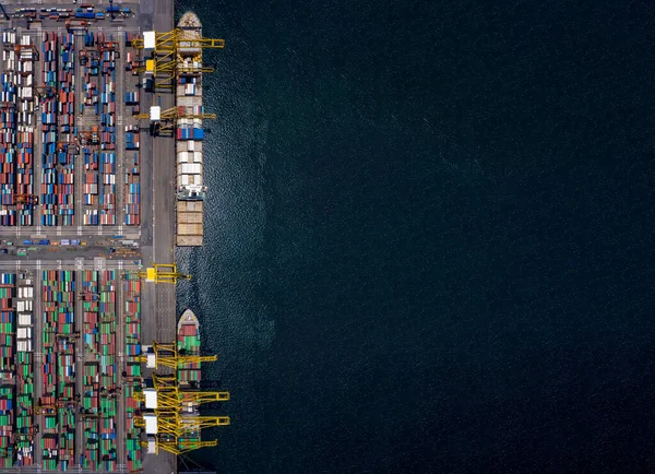 Konteynır Gemisi Derin Deniz Limanında Yükleme Boşaltma Ticari Lojistik Ithalat — Stok fotoğraf