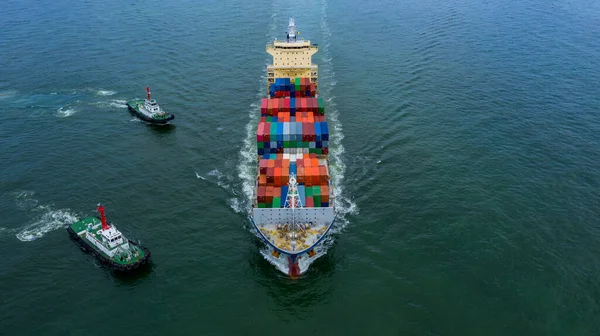 輸出入向けコンテナボックスを搭載した航空ビューコンテナ船 グローバルビジネス貨物輸送世界中の商業貿易物流と海外輸送をオープン海のコンテナ船で — ストック写真