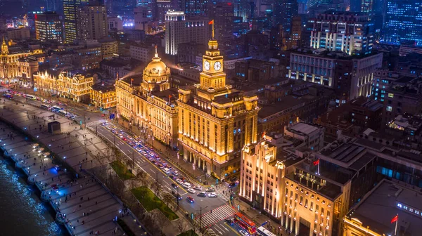 空中からの景色上海の夜の景色The Bund Bund Shanghaiは上海の中心部の有名なウォーターフロントエリアです — ストック写真