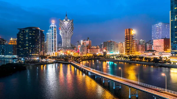 夜のマカオの街並み すべてのホテルや塔は 青い空 マカオ 中国でカラフルです — ストック写真
