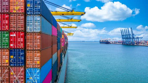 Containerschiff Entladung Tiefseehafen Global Business Logistik Import Güterverkehr Transport Übersee — Stockfoto