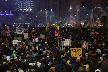 Üç yüz bin protesto insanlar