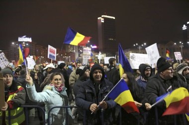Yüz bin protesto Romanya olarak bozulması hukuk rahatlatır