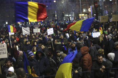 Yüz bin protesto Romanya olarak bozulması hukuk rahatlatır