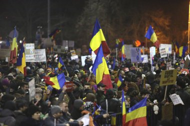 Yüz bin protesto Romanya olarak bozulması hukuk rahatlatır