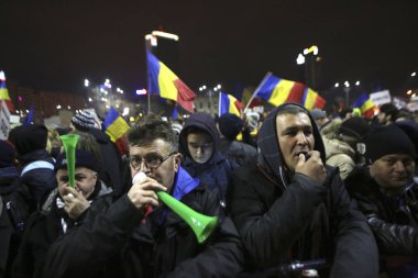 Yüz bin protesto Romanya olarak bozulması hukuk rahatlatır