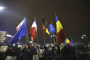 Yüz bin protesto Romanya olarak bozulması hukuk rahatlatır