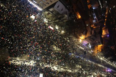 Romanya bozulması hukuk rahatlatır gibi binlerce protesto
