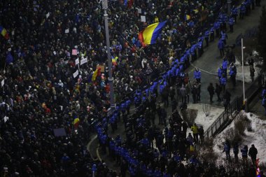 Romanya bozulması hukuk rahatlatır gibi binlerce protesto