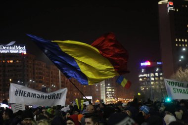 Romanya bozulması hukuk rahatlatır gibi binlerce protesto
