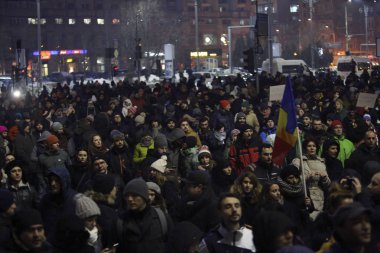 Romanya bozulması hukuk rahatlatır gibi binlerce protesto