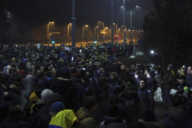 Romanya bozulması hukuk rahatlatır gibi binlerce protesto