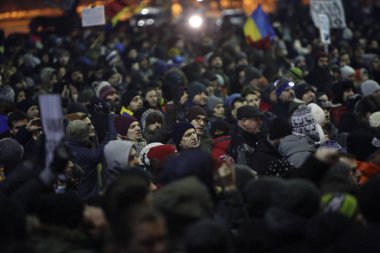Romanya bozulması hukuk rahatlatır gibi binlerce protesto