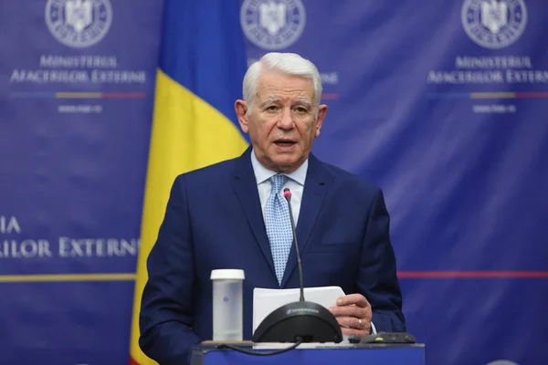 Teodor Viorel Melescanu, Ministro rumano de Asuntos Exteriores — Foto de Stock