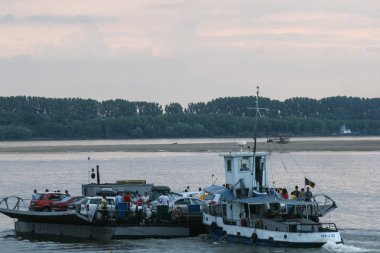 Tuna Nehri feribotta ulaşım