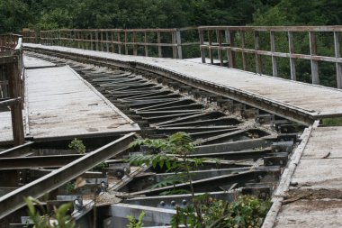 terk edilmiş tren demiryolu 