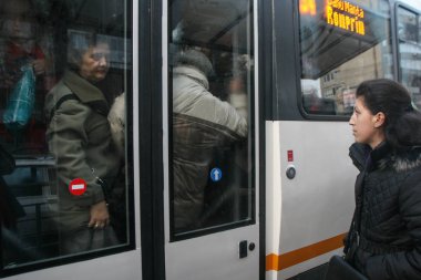 İnsanlar kalabalık tramvay 