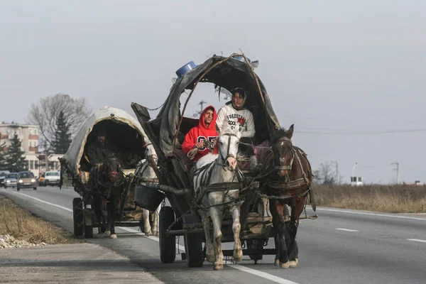 罗马尼亚克拉约瓦 2009年11月8日 公路上的吉普赛大篷车 — 图库照片