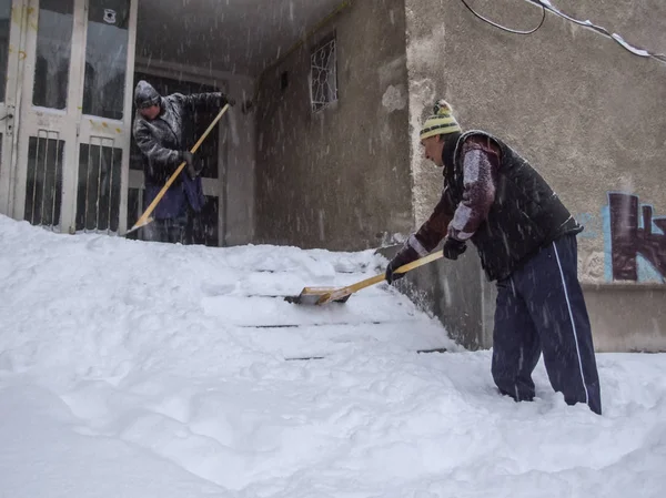 铲雪 — 图库照片