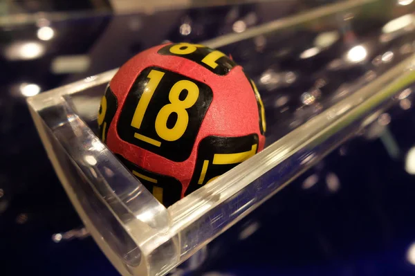 Piyango topları ayıklama sırasında