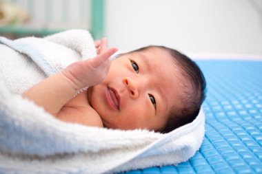 Banyo sonra Asya bebek
