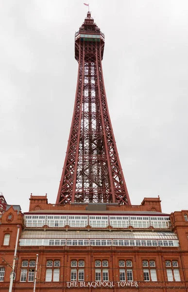 Vue symétrique de la tour Blackpool dans le Lancashire, Royaume-Uni — Photo